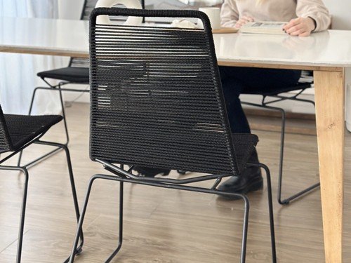 Silla de comedor Asia de hierro tejida en soga con respaldo alto