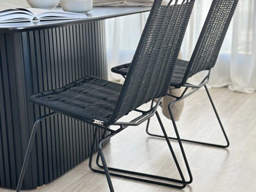 Silla de comedor Asia II de hierro tejida en soga con respaldo alto