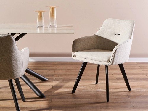 Silla de comedor Belgica tapizada con base metálica resistente