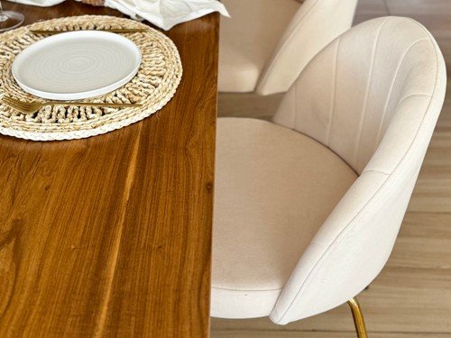 Silla de comedor Budapest tapizada con base metálica resistente