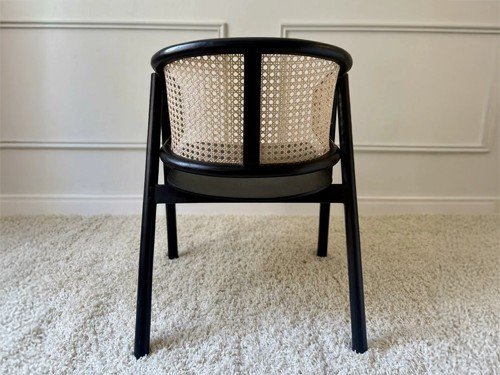 Sillón de comedor Cairo de madera maciza y esterilla con apoyabrazos