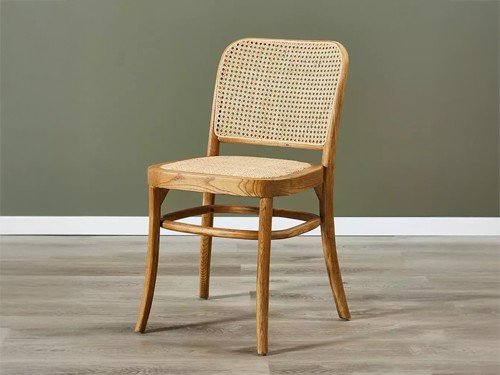 Silla de comedor Catedral con estructura de madera y esterilla