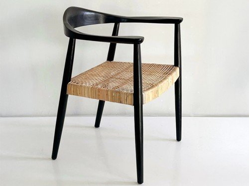 Silla de comedor Ecuador madera maciza asiento tejido con apoyabrazos