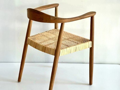 Silla de comedor Ecuador madera maciza asiento tejido con apoyabrazos