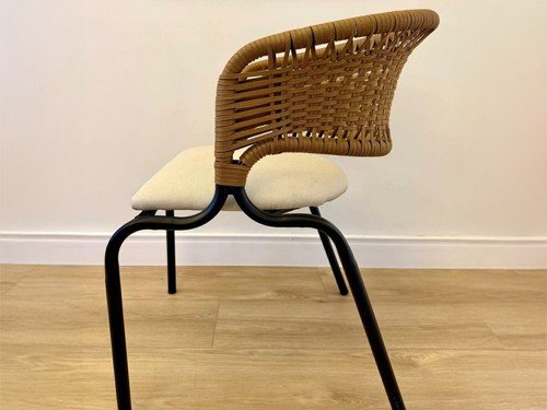 Silla Formentera metálica tejida en soga y tapizada en lona náutica