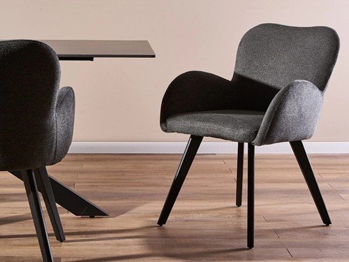 Silla de comedor Kyoto tapizada con base metálica resistente