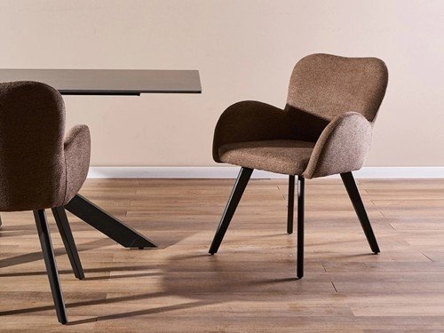 Silla de comedor Kyoto tapizada con base metálica resistente