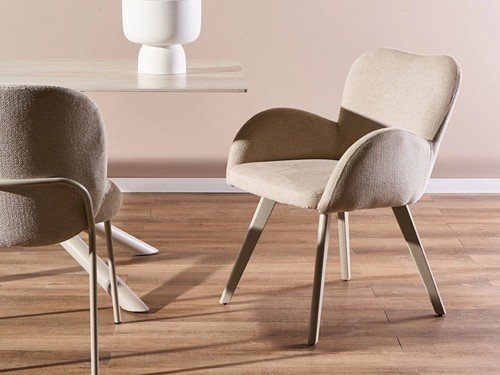 Silla de comedor Kyoto tapizada con base metálica resistente