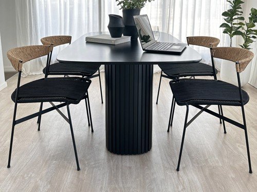 Silla de comedor Mallorca I moderna tejida con base metálica