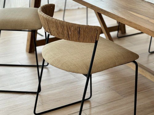 Silla de comedor Mallorca I moderna tapizada con base metálica