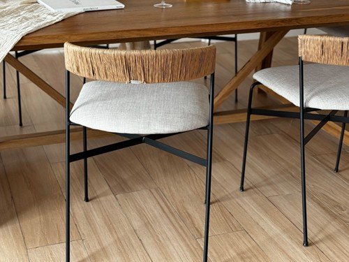 Silla de comedor Mallorca I moderna tapizada con base metálica