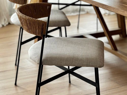 Silla de comedor Mallorca I moderna tapizada con base metálica