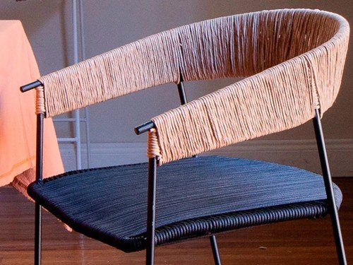 Silla de comedor Mallorca II con apoyabrazos y asiento tejido