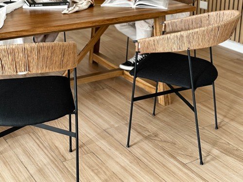 Silla de comedor Mallorca II con apoyabrazos y asiento tapizado