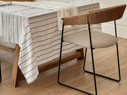 Silla de comedor Mallorca II moderna tapizada con base metálica