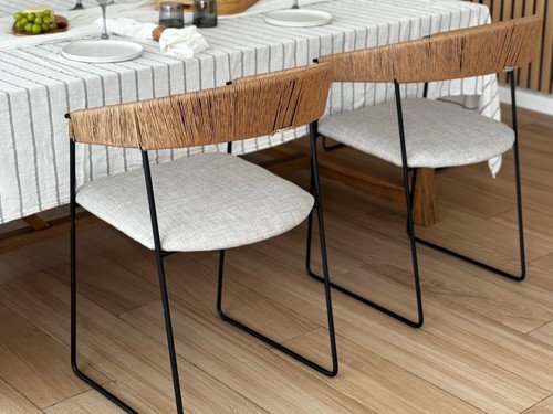 Silla de comedor Mallorca II moderna tapizada con base metálica
