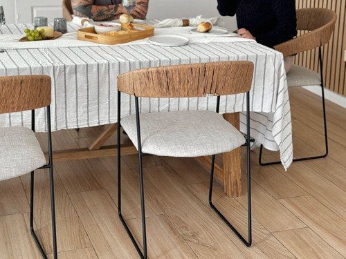 Silla de comedor Mallorca II moderna tapizada con base metálica