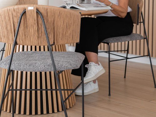 Silla de comedor Marbella I asiento tapizado con estructura de hierro