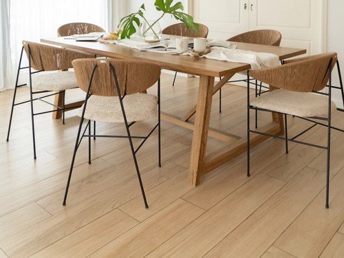 Silla de comedor Marbella II asiento tapizado con estructura de hierro