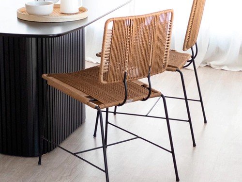 Silla de comedor Mónaco tejida con estructura metálica resistente