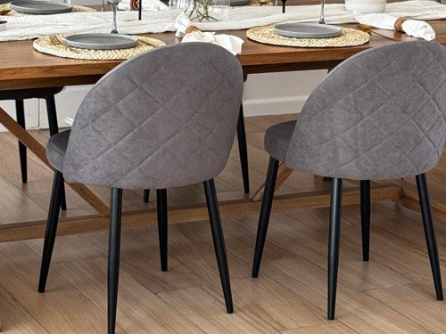Silla de comedor Panama tapizada con base metálica y respaldo alto