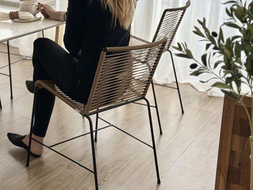 Silla de comedor Paris tejida con estructura metálica resistente