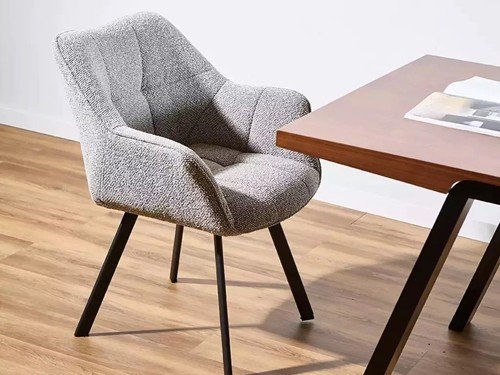 Silla de comedor Singapur tapizada con base metálica y respaldo alto