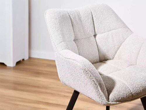 Silla de comedor Singapur tapizada con base metálica y respaldo alto