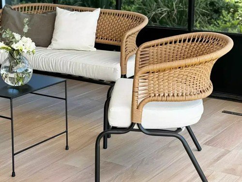 Set de exterior Formentera con mesa auxiliar almohadones tela náutica