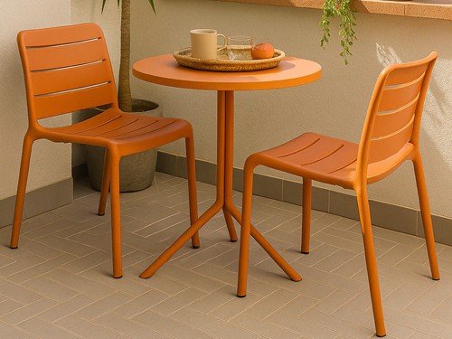 Set de 2 sillas y mesa auxiliar en polipropileno para exterior
