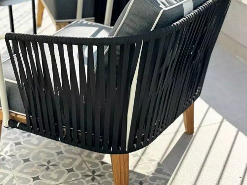 Set de exterior Terra con mesa auxiliar almohadones tela náutica