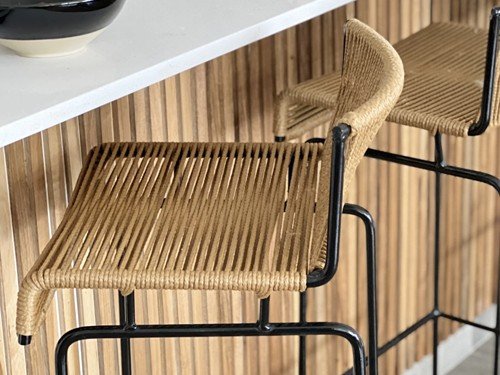 Banqueta Barcelona de hierro tejida en soga respaldo bajo