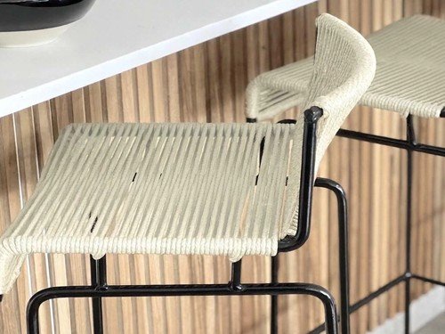Banqueta Barcelona de hierro tejida en soga respaldo bajo