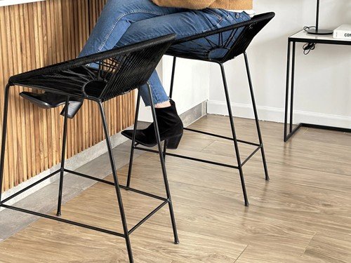 Banqueta Tulum de hierro tejida en soga respaldo medio