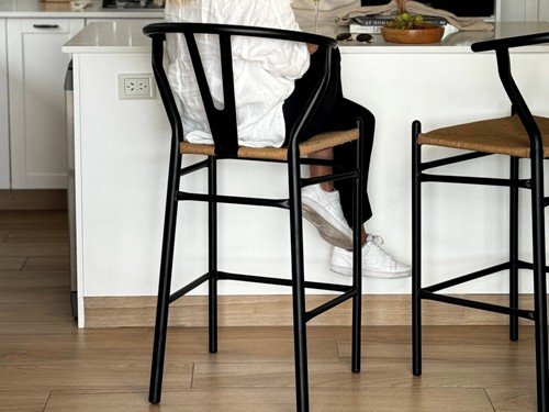 Banqueta Wishbone metalica con respaldo alto diseño moderno