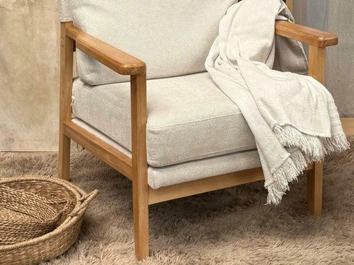 Sillón individual Goa con estructura de madera tapizado