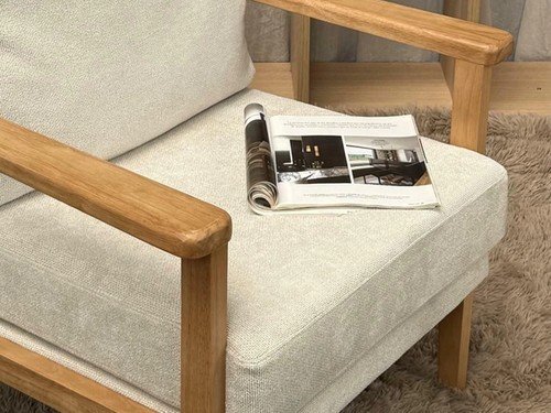 Sillón individual Goa con estructura de madera tapizado