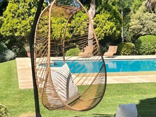 Hamaca colgante Bali con soporte de pie tejida en soga náutica