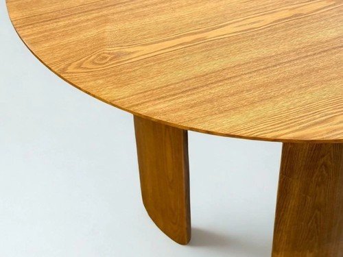 Mesa de comedor redonda Aura en madera de teka natural