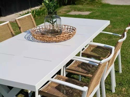 Mesa de comedor para exterior modelo marfil en aluminio reforzado