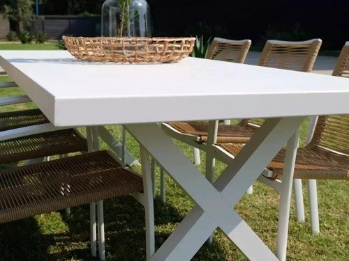 Mesa de comedor para exterior modelo marfil en aluminio reforzado