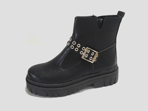 Bota corta de mujer, símil cuero con cierre. KIREINA