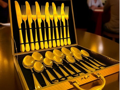 Set De 24 Piezas Cubiertos En Juego Color Dorado En Caja