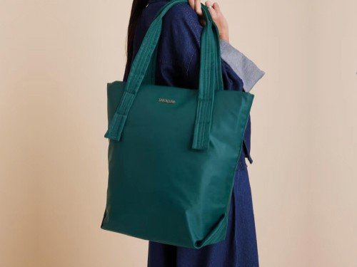 Cartera Shopper Alina Negra Porta Notebook Cruelty Free Santaclara