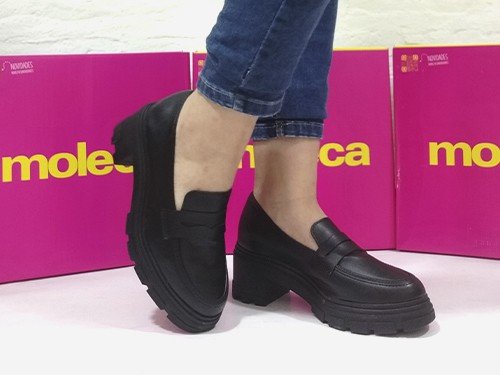 Mocasin de vestir con plataforma y taco, de mujer. MOLECA