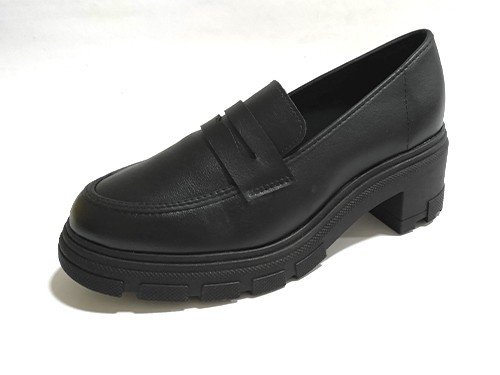 Mocasin de vestir con plataforma y taco, de mujer. MOLECA