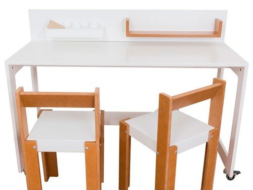 Escritorio para teens en blanco con ruedas y alzada y accesorios
