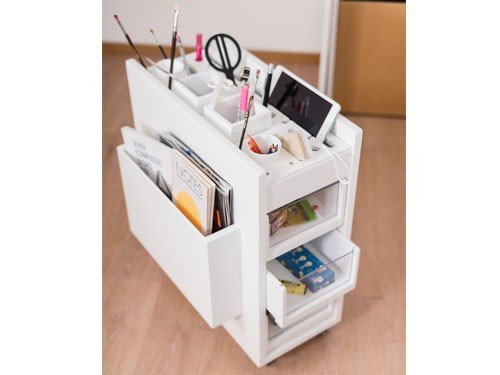 Gavetero de Arte rodante con seis cajoncitos con frentes de acrílico.