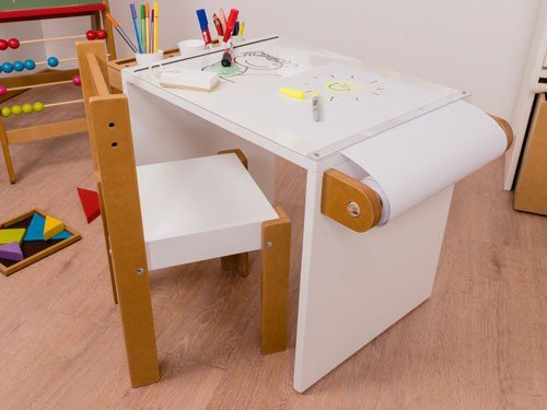 Mesita de dibujo con pizarra para marcador y accesorios