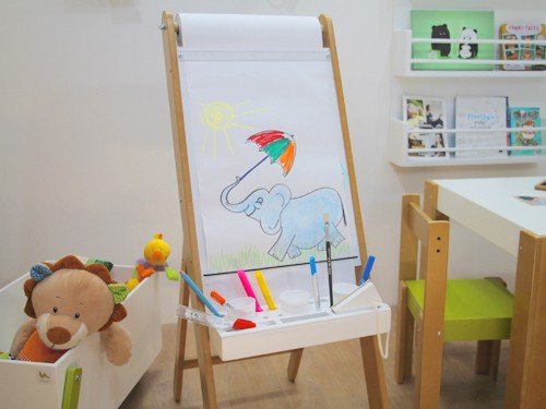 Pizarra con rollo de pie para marcador